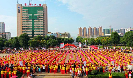 人口广场_万人广场图片(3)