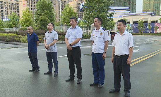 本网讯(记者 丁铮铮)7月31日,市委常委,常务副市长洪金虎一行慰问